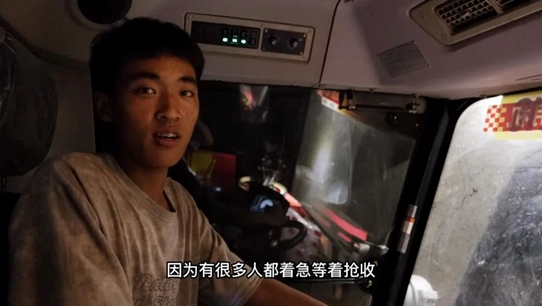 三夏麥收的追“豐”一家人
